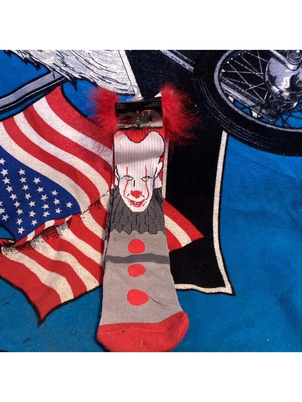 New Pair Of Adult Socks Sz 6-12 IT Clown Pennywise